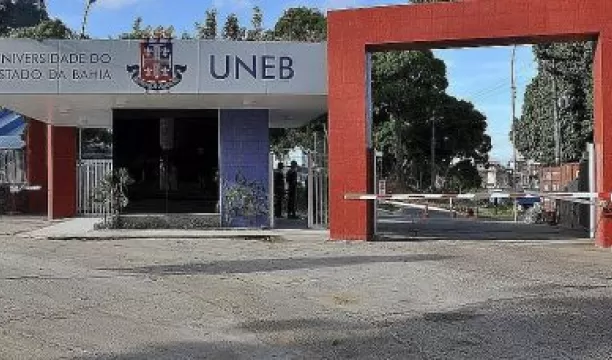 Professores das universidades estaduais da Bahia paralisam atividades acadêmicas em todo o Estado