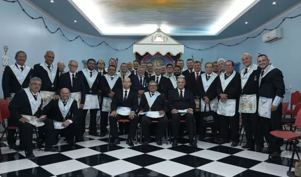 Ilustres autoridades maçônicas de Itabela prestigiam exaltação do Irmão René Viana em Almenara