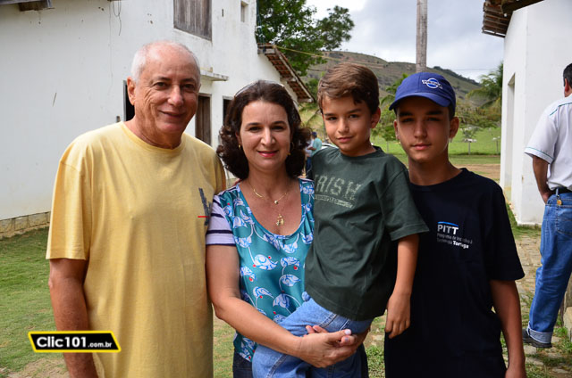 Dr. Rui Romeu, sua esposa Vanessa Romeu e seus filhos Lucas e Nicholas Romeu.