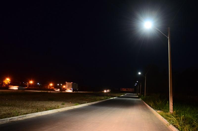 Iluminação do acesso ao residencial 