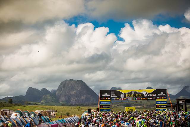 Largada da Brasil Ride na temporada passada em Guaratinga (Fabio Piva / Brasil Ride)