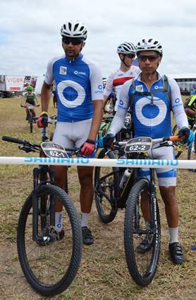 Bikers Gilmar Almeida e Elias Sila/Guaratinga/Eunápolis (Foto: Estevão Silva)