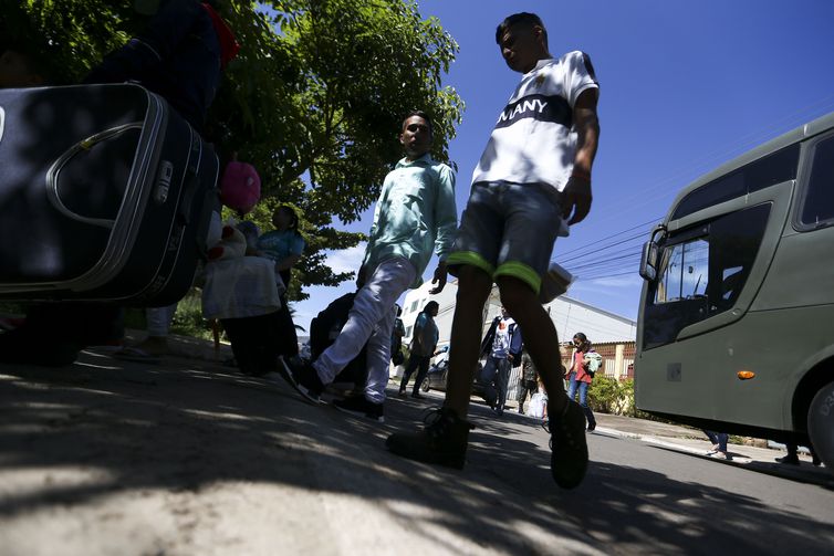 Grupo de venezuelanos chega a Brasília - Marcelo Camargo/Agência Brasil