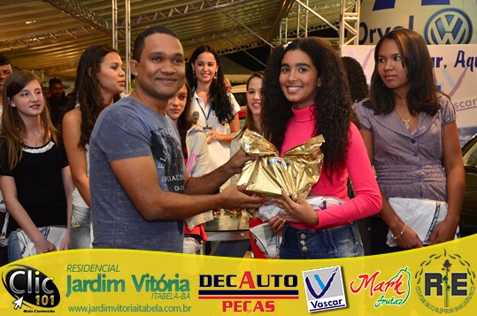 Em 2013, durante a Festa do Café, recebendo das mãos do empresário Emerson Vasconcelos o prêmio do concurso de redação.
