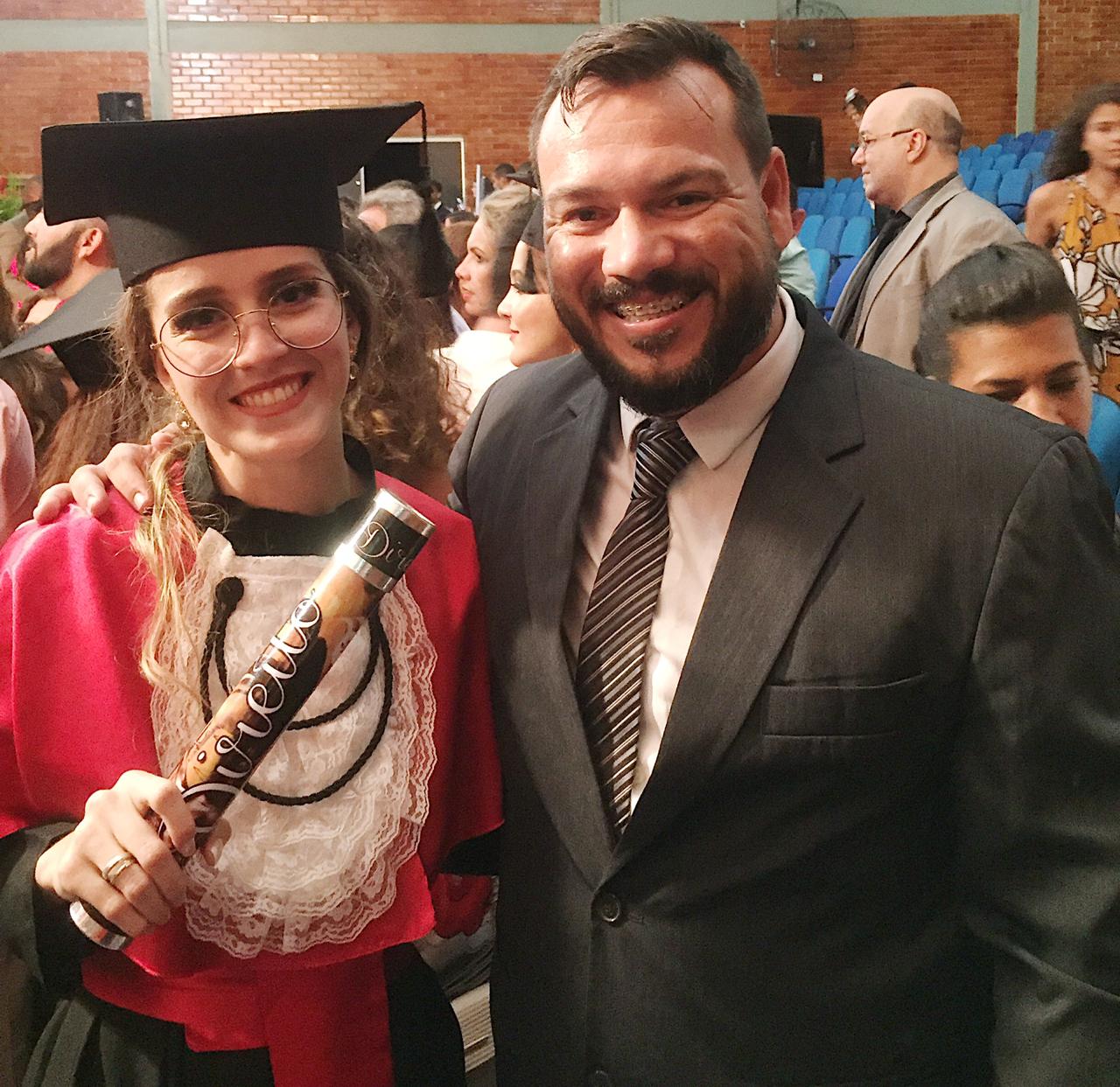 Karoline com o professor e orientador Dr. Rodrigo Morelato