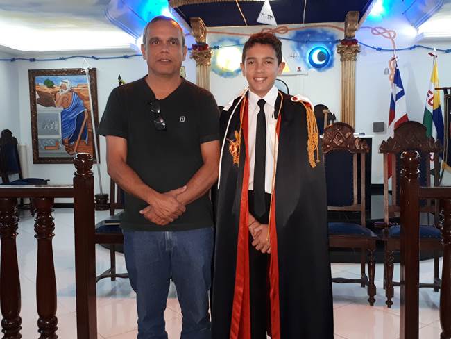 Miguel com o pai Fabrício Soares