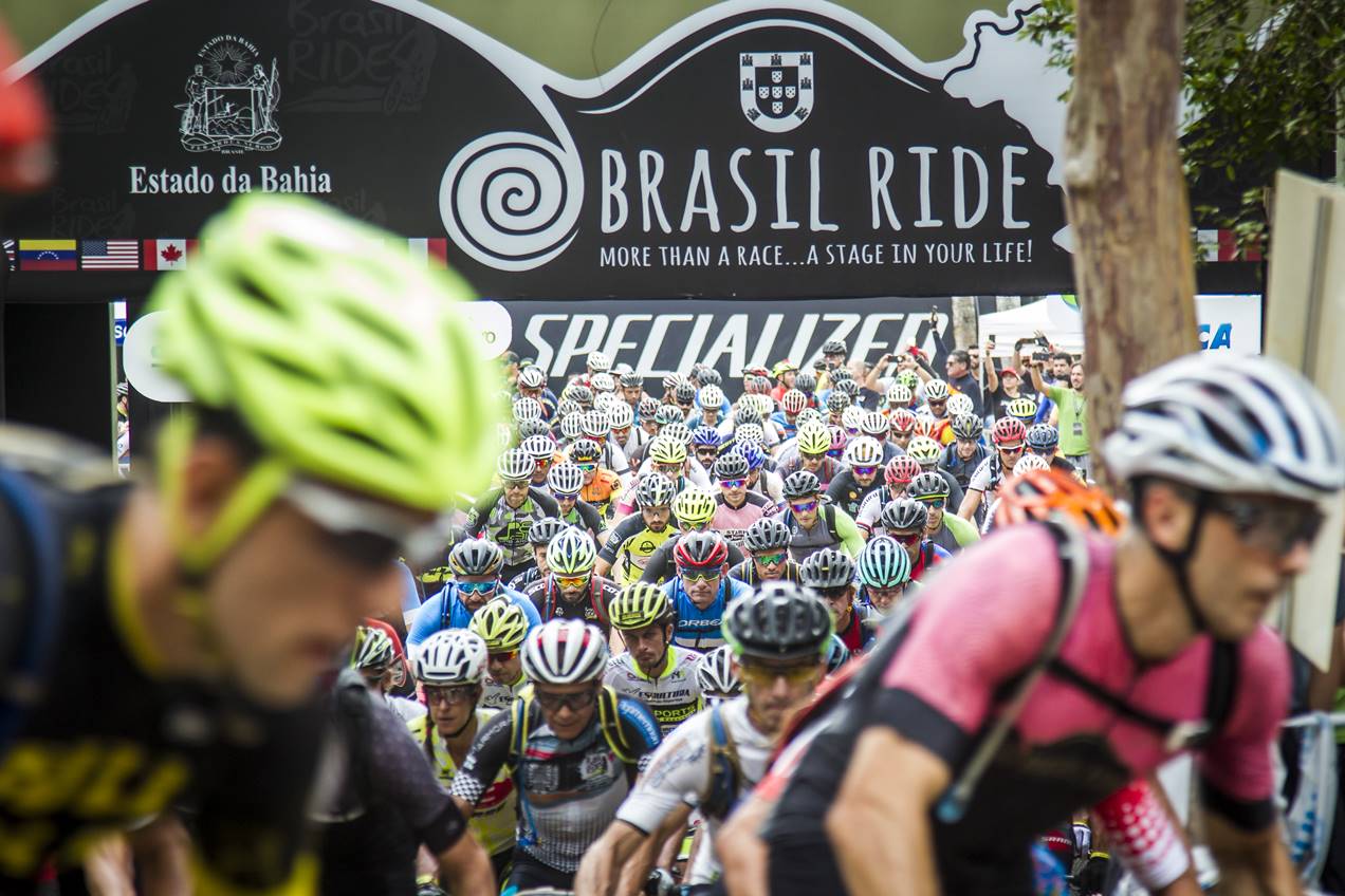 Largada da Brasil Ride em Arraial d´Ajuda  (Foto: Fábio Piva / Brasil Ride)