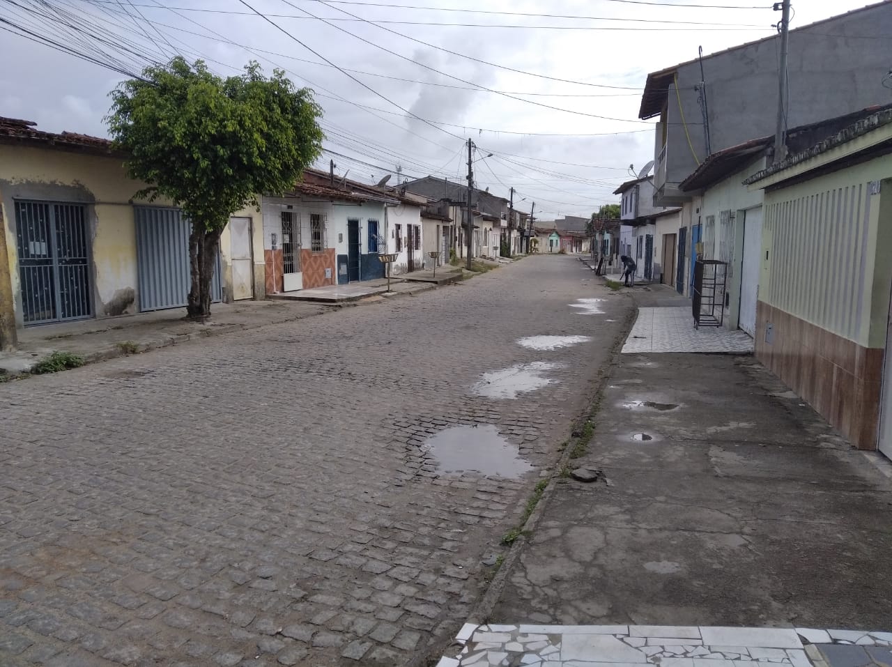 Rua que ainda tem algumas casas bem antigas