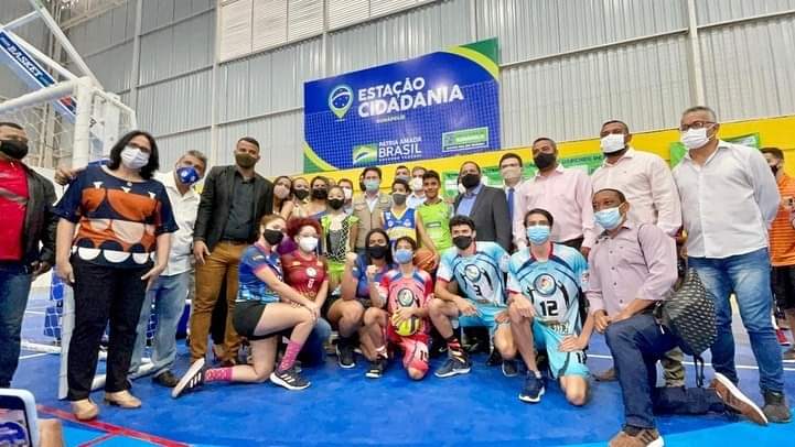 Crianças e adolescentes que praticam modalidades esportivas estiveram no evento