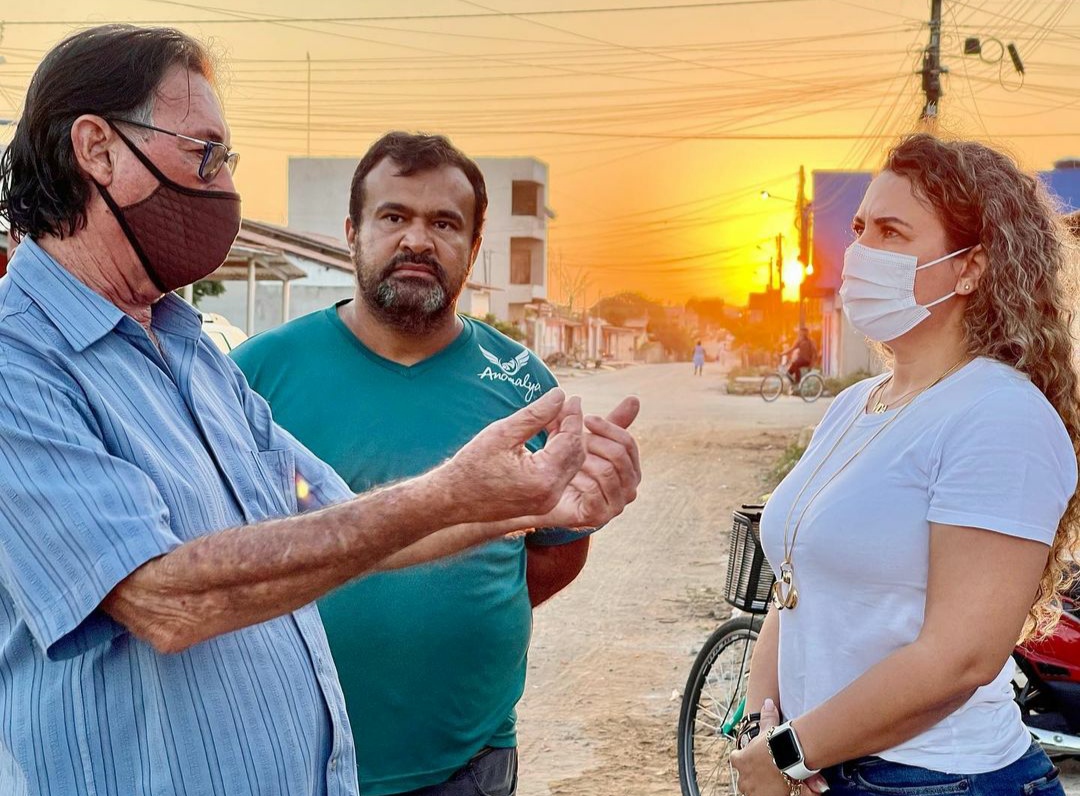 Cordélia percorreu vias públicas do bairro Juca Rosa para ouvir anseios da população