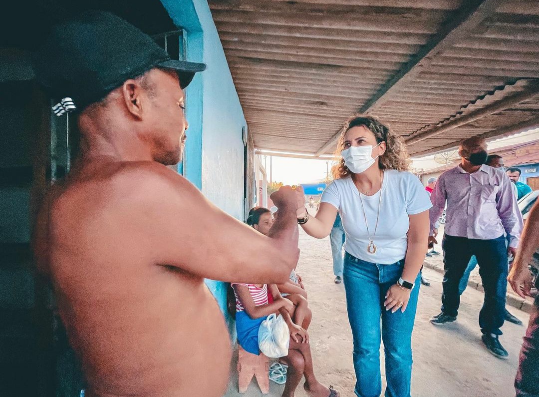 Gestora cumprimentou os moradores do bairro Juca Rosa