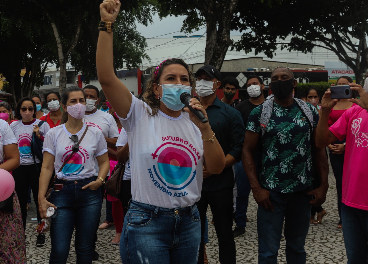 Prefeita Cordélia Torres participou da Caminhada Rosa