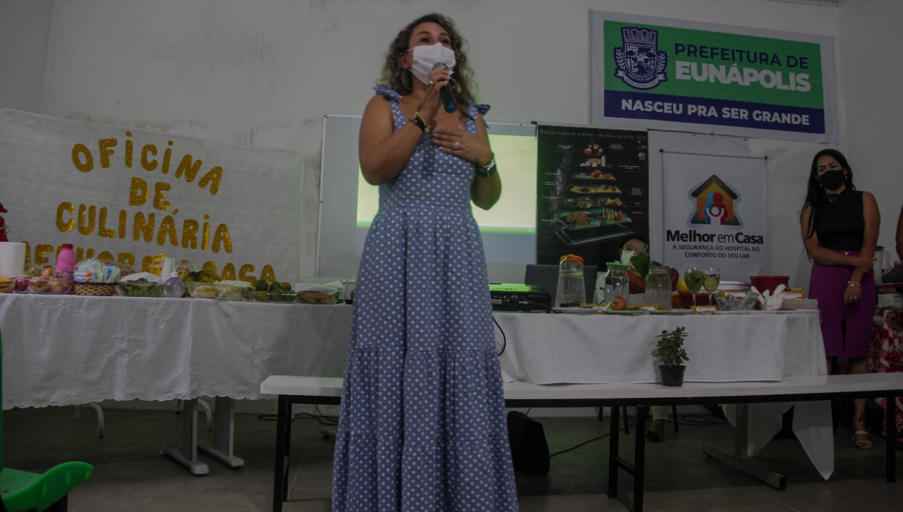 Prefeita Cordélia Torres compareceu à primeira oficina culinária do programa Melhor em Casa