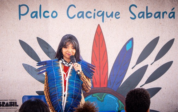 Festival Caju de Leitores A contação de histórias abriu o palco Cacique Sabará no terceito dia do