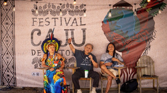 Festival Caju de Leitores Ahnã Pataxó, Marcos Terena e Edson Kayapó, na mesa Vozes (Indígenas) do Movimento Indígena