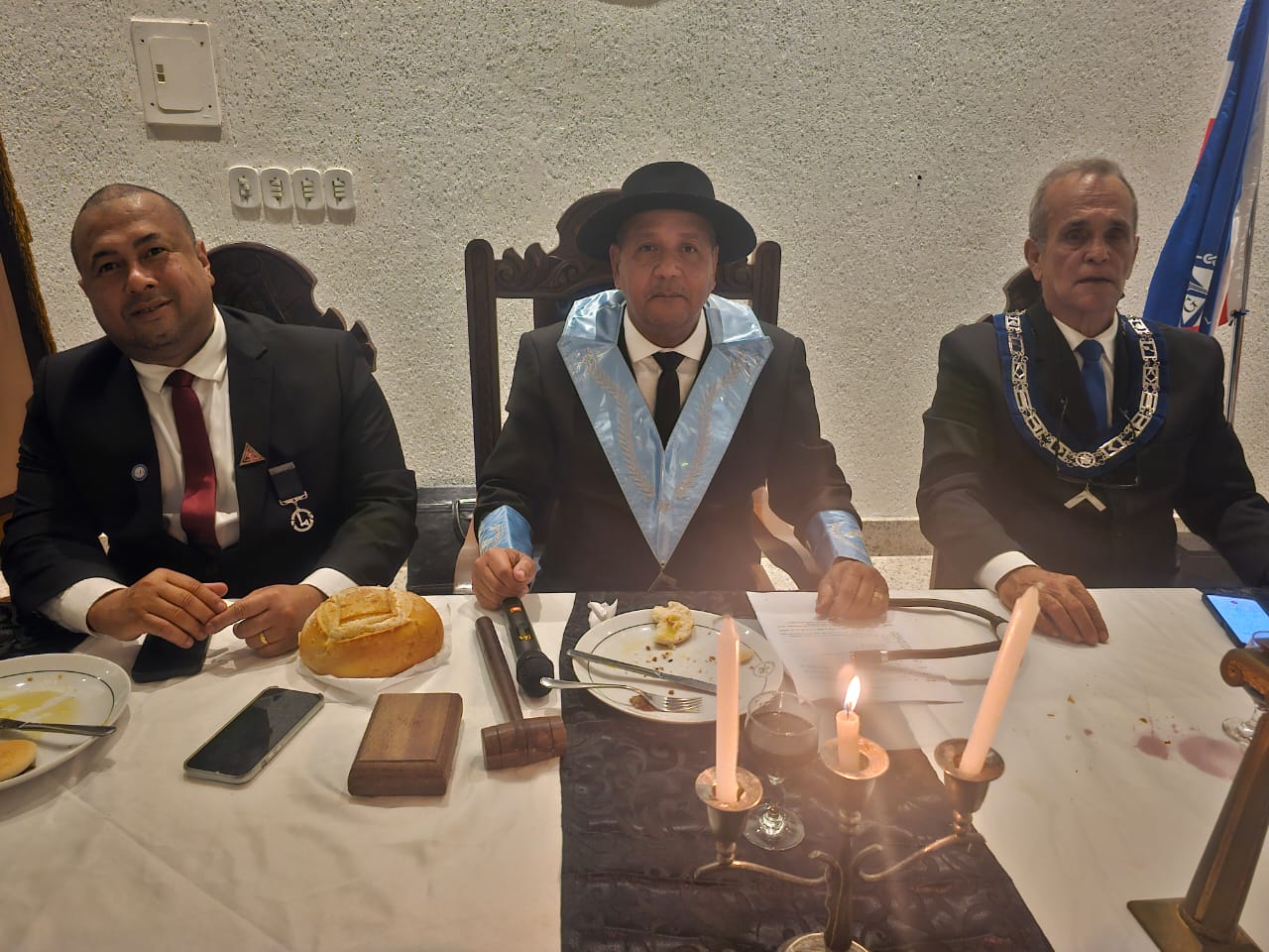 Carlos Augusto (1º Vigilante da 5 de Novembro) / Raymundo Leal (Venerável da Obreiros) / Eduardo Teixeira (Venerável da Templários)