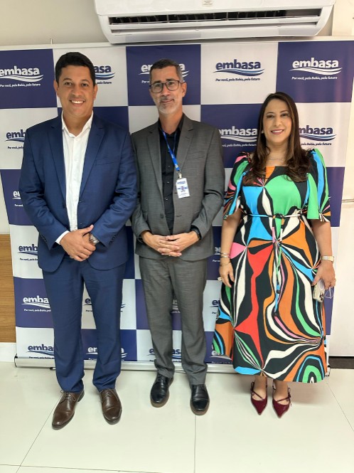 Prefeito Gandhi Marques, Gildeone Almeida - presidente da Embasa, deputada Cláudia Oliveira