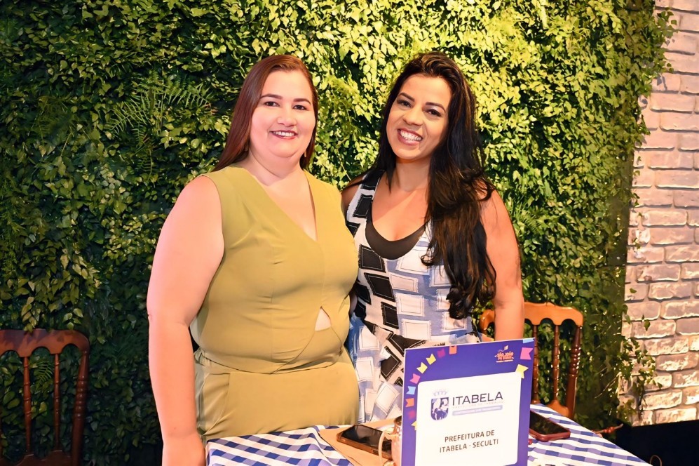 Mônica Tessarolo (Servidora) e Ana Kelly (Secretária/SECULTI)