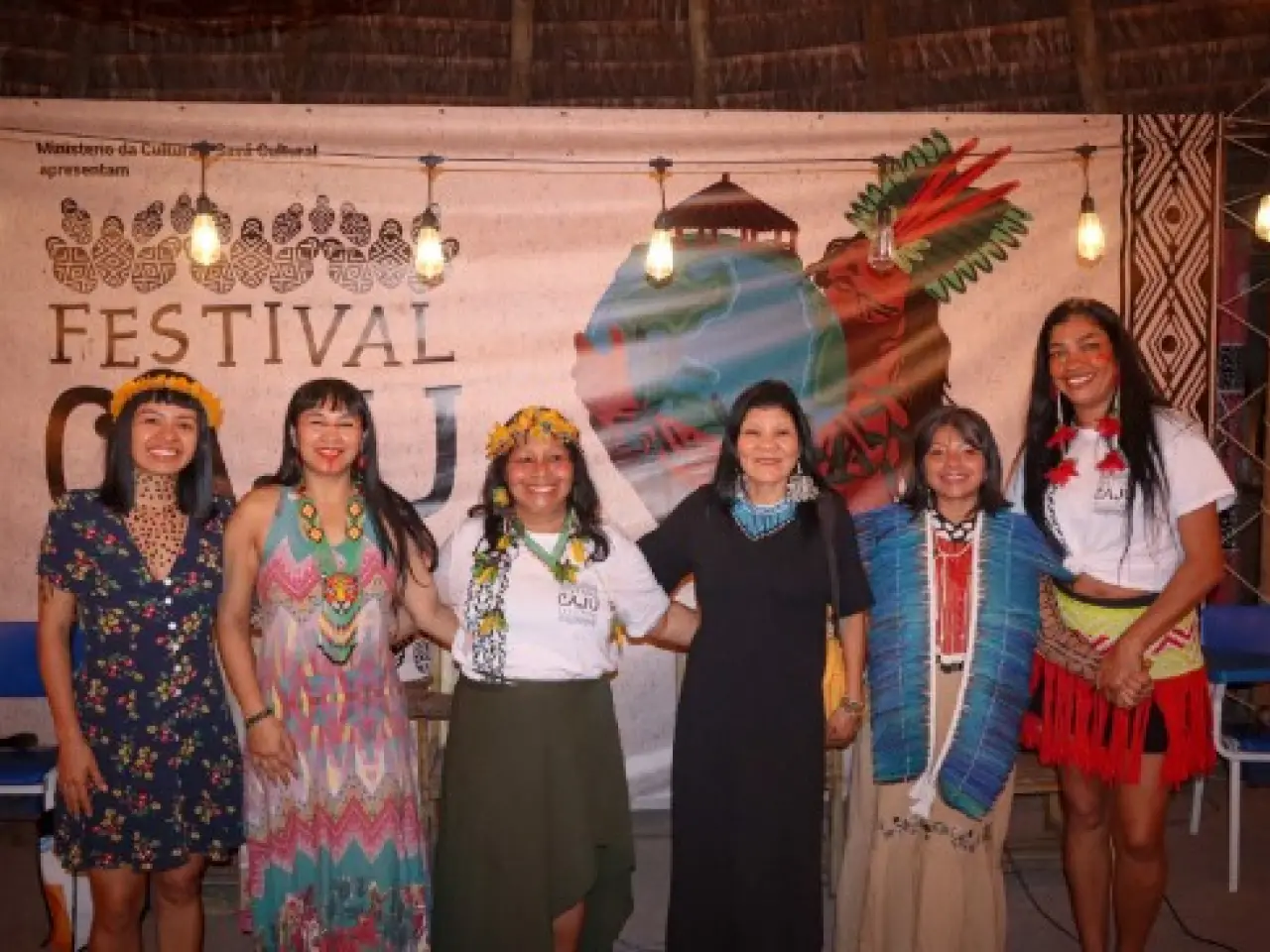 Festival Caju de Leitores A mesa ‘Matriarcado Literário Indígena’, mediada por Trudruá Dorrico e que contou com a presença de Lucia Tucuju, Auritha Tabajara, Vãngri Kaingang e Nitxinawã Pataxó
