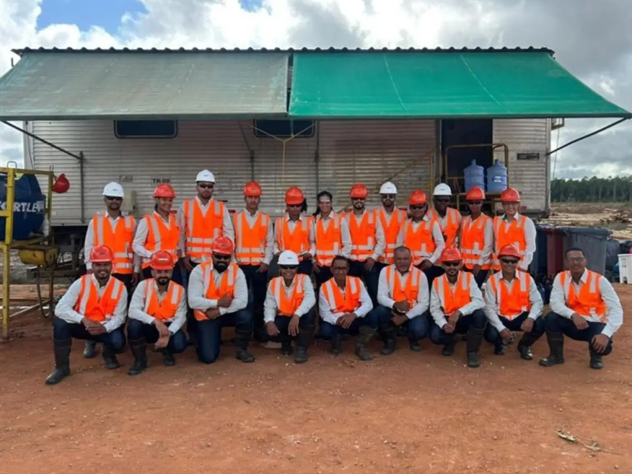 Alunos da turma de Operador e Operadora de M&aacute;quinas Florestais