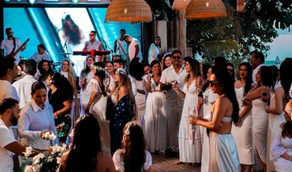 Cena de casamento em Trancoso é gravada para filme “Deixe-me Viver”, confirmando Porto Seguro como a Capital Mundial de Casamentos à Beira-Mar