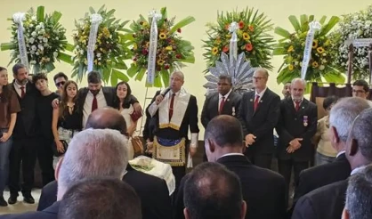 Durante pompa fúnebre, Loja Maçônica Fraternidade 5 de Novembro e Irmãos Maçons de toda a região prestam homenagem ao saudoso Irmão Arenilton Barreto Sampaio