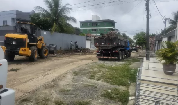 Recolhimento de entulho e lixo chega à Avenida Cidade do Cairo, no Dinah Borges, em Eunápolis