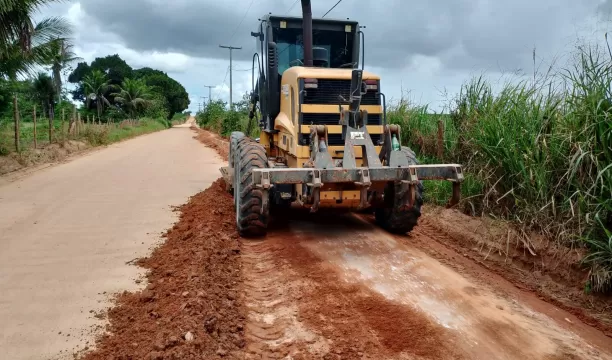 Patrolamento de estradas na zona rural de Eunápolis, compromissos mantidos pela prefeita Cordélia