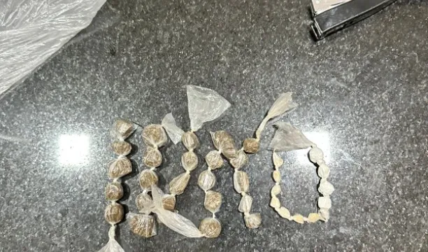 PMBA flagra dois homens com drogas durante patrulhamento no bairro Alecrim I