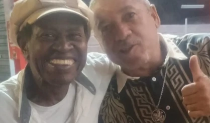 Cantor itabelense Cosminho Paixão é recebido como convidado para show em Salvador