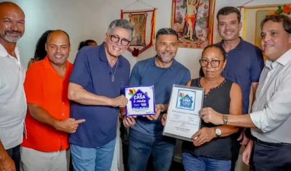 Prefeitura de Porto Seguro entrega mais de 70 títulos no bairro Salvador, em Trancoso