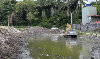 Serviços de limpeza no Mangueiro da Santa são intensificados com objetivo de resolver alagamentos na Estrada da Balsa