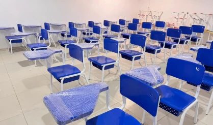 Prefeitura de Itabela entrega novas carteiras escolares e reforça melhorias na rede municipal de ensino