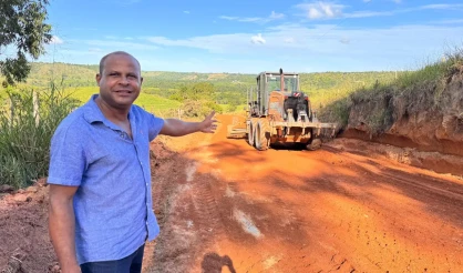 Prefeitura avança com patrolamento e cascalhamento de estrada vicinal entre Itabela e o distrito de Queimado