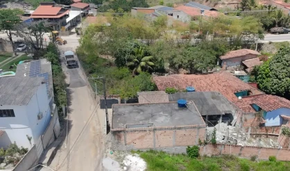 Prefeitura trabalha na pavimentação asfáltica do acesso ao bairro Xandó, em Trancoso