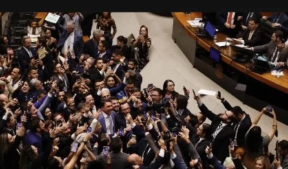 Congresso derruba veto e reduz penas do 8/1