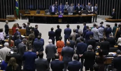 Projeto que protege parlamentares de processos judiciais é aprovado na Câmara dos Deputados