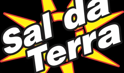 Bloco Sal da Terra leva fé e percussão ao Pelourinho